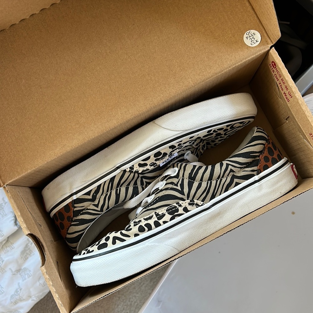 Vans Low Top Sneakers